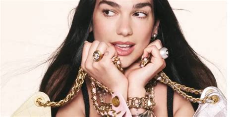 Dua Lipa .